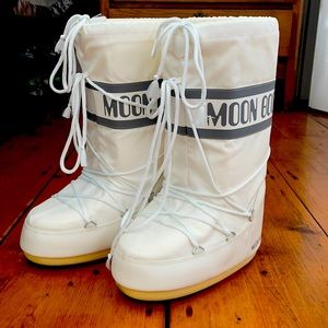 White Moon Boots 🌙